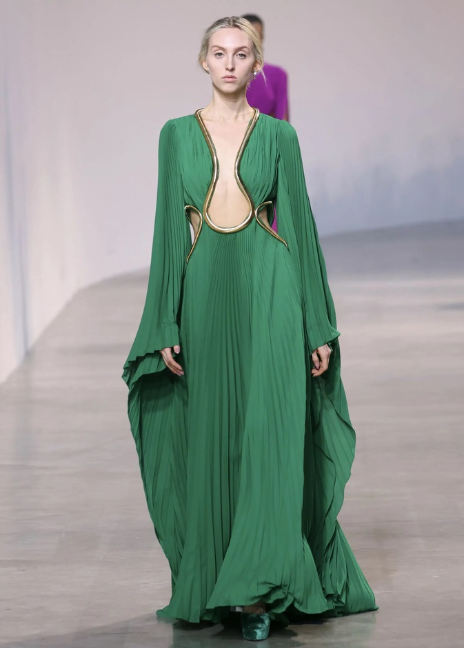 موديلات فساتين خطوبة عصرية بألوان العلم الاماراتي