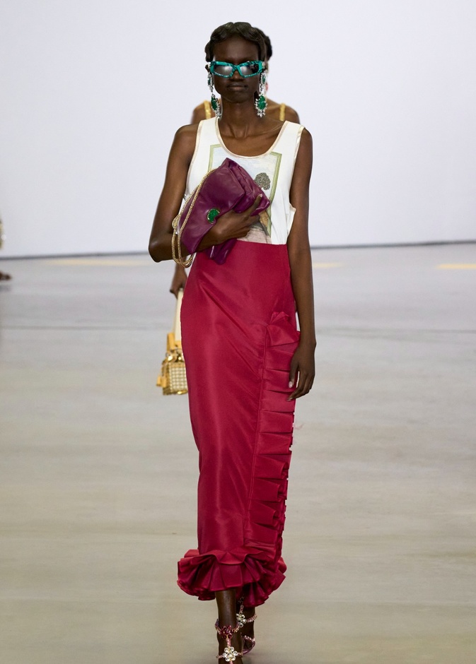  Viva Magenta... لون بانتون الجديد لعام 2023 جريء ونابض بالتفاؤل