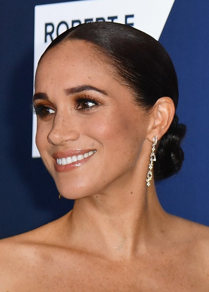 صيحات جمالية للوجه الطويل من إطلالات ميغان ماركل