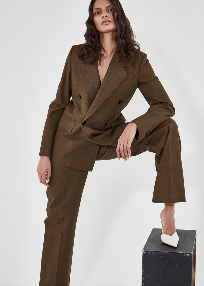 جلسة تصويرية خاصة بـــ "هي" ودار BOTTEGA VENETA تحت عنوان رقيّ كل يوم