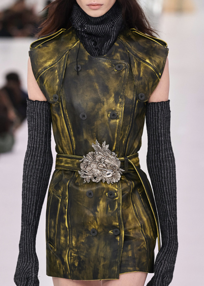 قفازات طويلة باللون الرمادي من أكني ستوديوز Acne studios