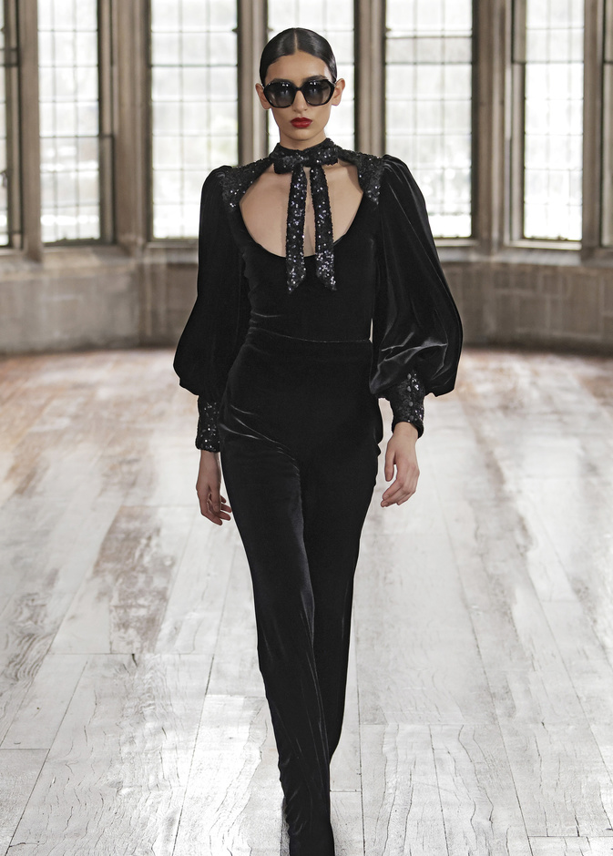 موديلات جمبسوت بتدرجات اللون الأسود