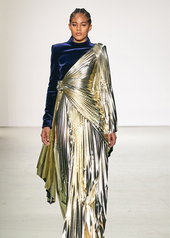 التأثيرات المعدنية الفائقة سترافقك من النهار إلى الليل في مناسبات نهاية العام