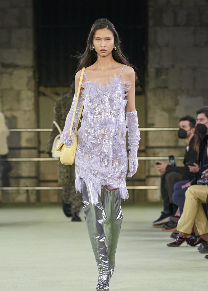 موضة القفازات العصرية أكسسوار مناسبات نهاية العام 2022