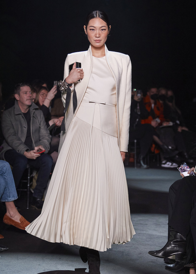 اختاري التنورة البليسيه لاطلالة أكثر نحافة وأناقة   