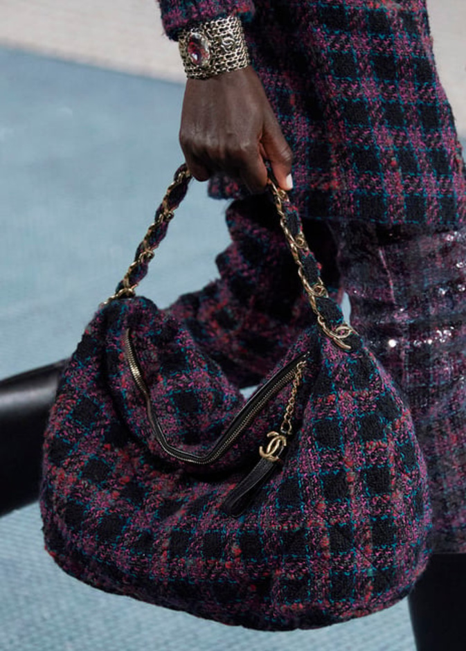 حقائب بنقشات متنوعة صيحة خريفية مميّزة بتصاميم عصرية أنيقة