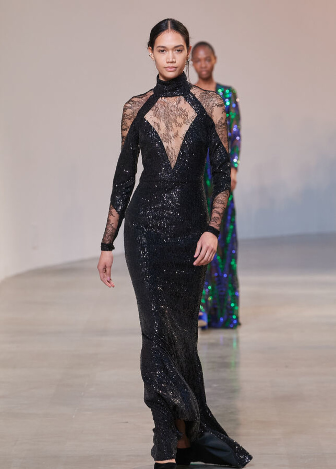 فستان طويل باللّون الأسود من Elie Saab