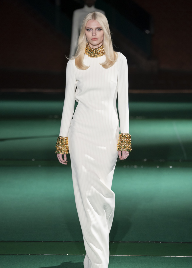 موديلات فساتين بيضاء محتشمة 