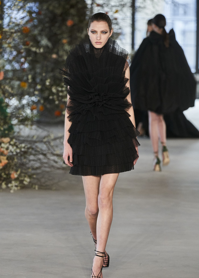 فساتين كشكش ناعمة تبرز جوانبك الأنثوية بأجمل الطرق 