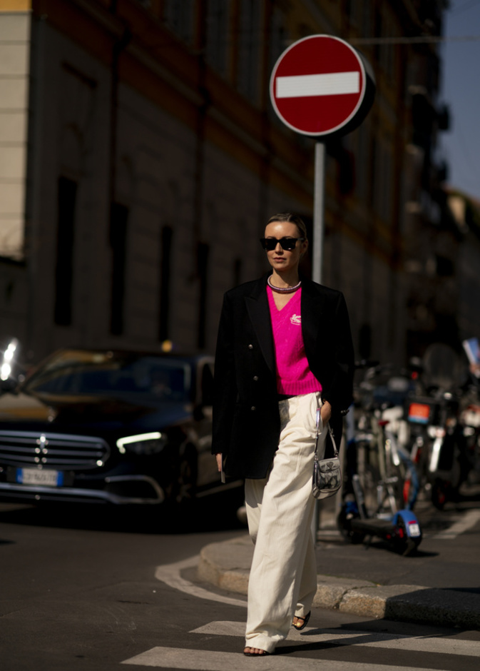 تنسيق البلايز الصوفية بأسلوب كاجوال شيك من إطلالات Street style