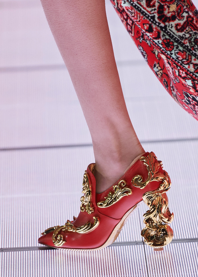 موديلات أحذية حمراء لاحتفالات رأس السنة 2023