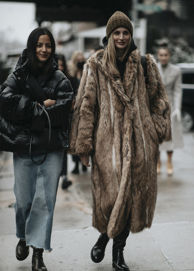 المعطف الفرو صيحة خريفية مميّزة لا تفوتيها
