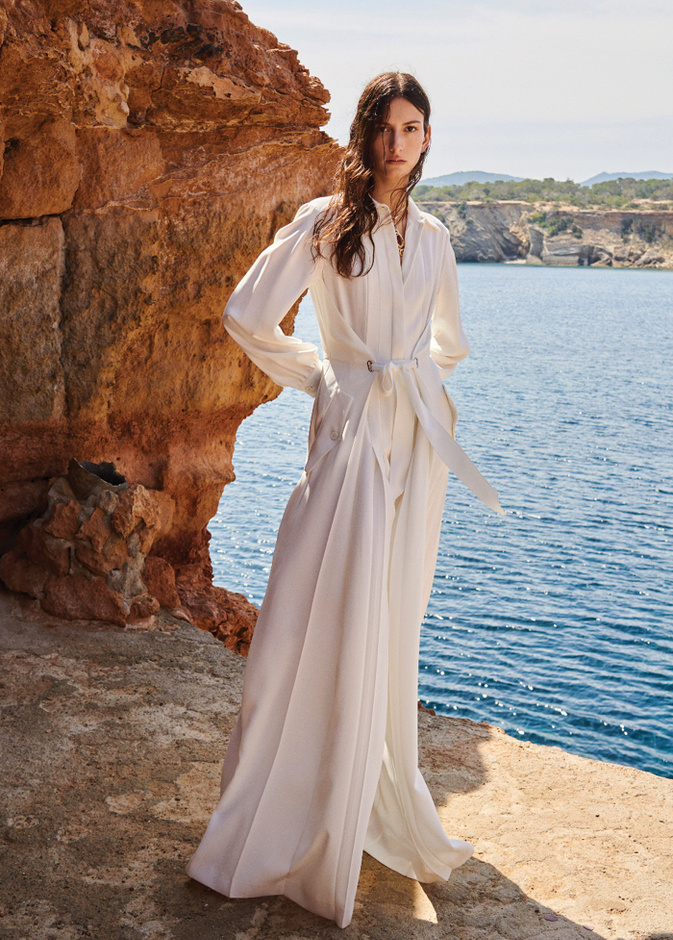 تأهبي لإجازة شتوية مع قائمة أفكار لارتداء أزياء تبعًا لوجهة سفرك المفضلة في 2023