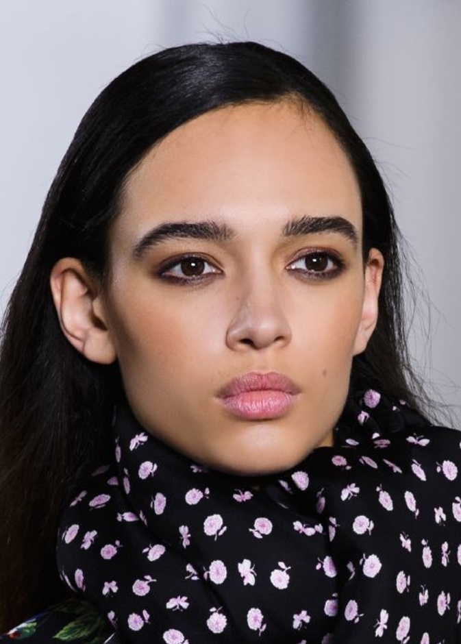 الكُحل الإثمد الأسود رفيق المرأة العربية عبر العصور... إليك قصته وفوائده