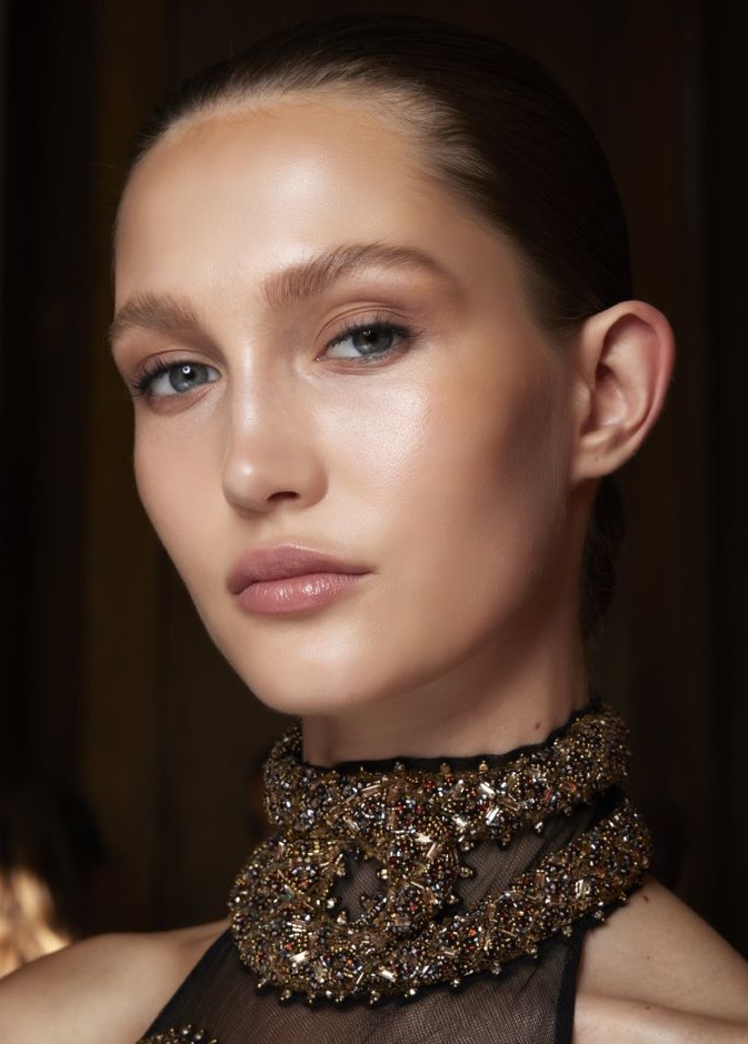 رحلة تطور التجميل من الطين الملون إلى البوتوكس والفيلر... إكتشفيها معنا