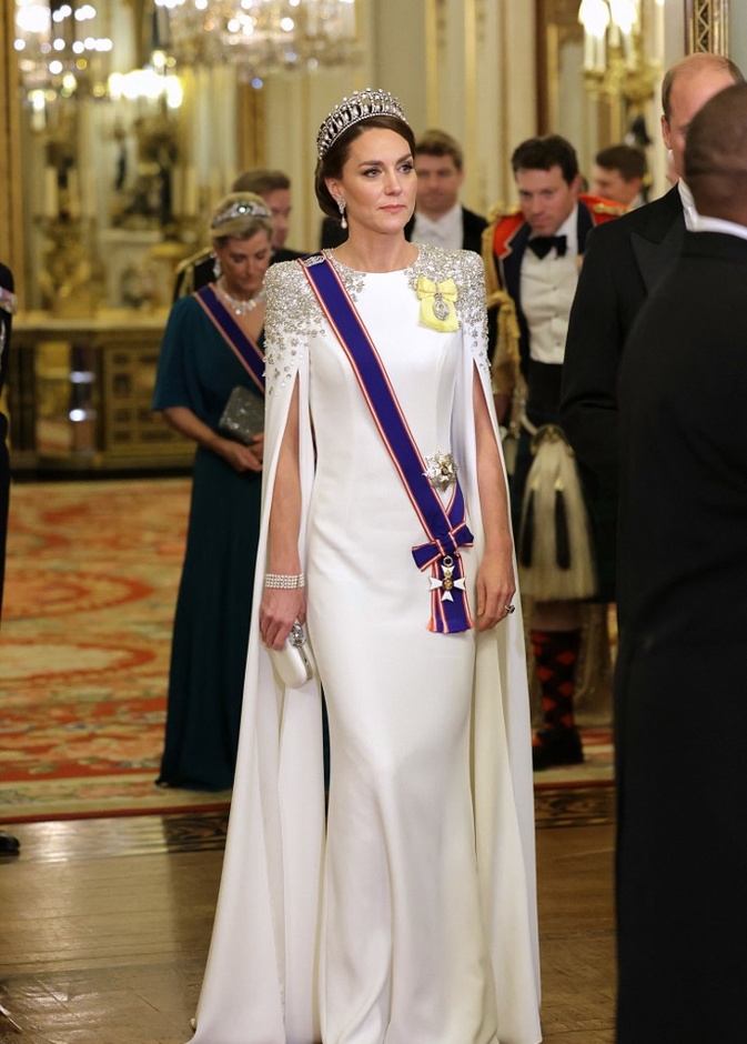 قواعد نظام لباس غريبة لأفراد العائلة الملكية