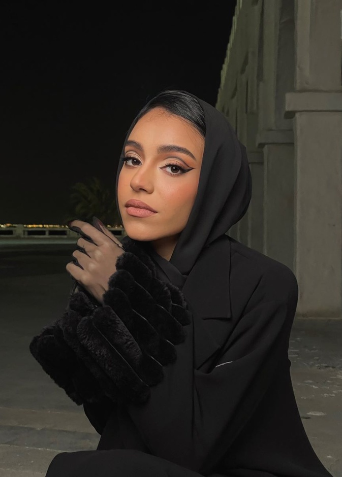 أطلقت زينة عماد مؤخرا أغنية يمر صوتك