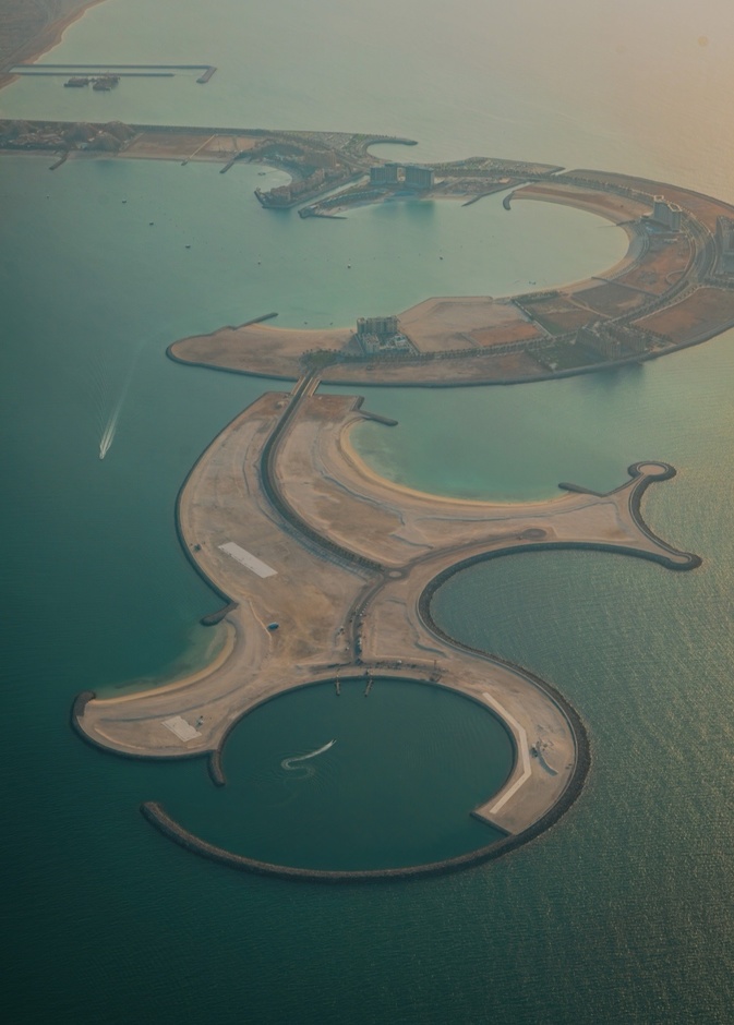 كيف تستمتعين في جزيرة المرجان.. تجارب فاخرة بانتظار عشاق الاسترخاء بالإمارات