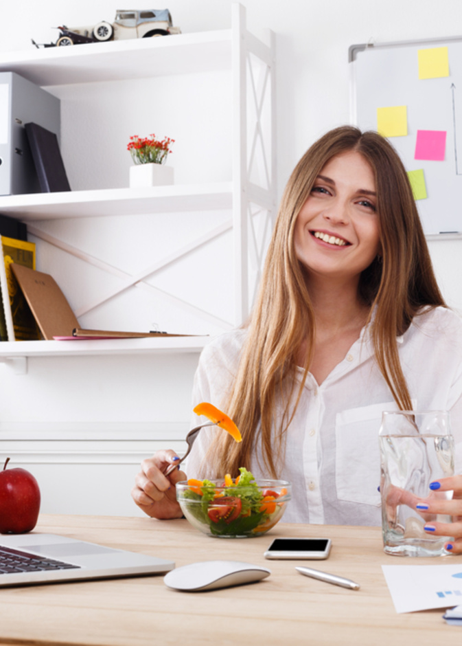حيل ذكية تساعدك على خسارة الوزن خلال دوام العمل