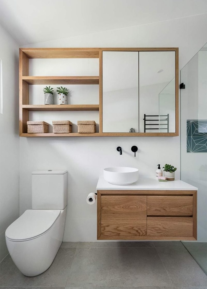 خزانة جدارية ومرآة لديكور الحمام الصغير