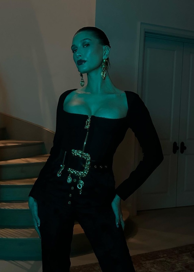 صيحة أكسسوارات الثمانينات بلمسة عصرية