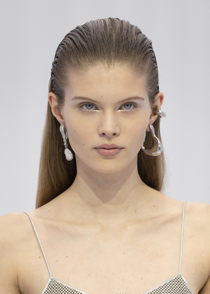 خطوات سهلة للحصول على بشرة مشرقة طوال العام