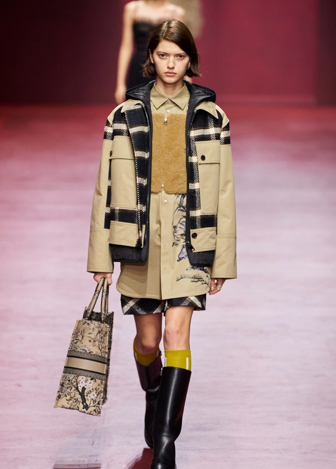 5 صيحات جزمات شتوية من مجموعات خريف وشتاء 2022