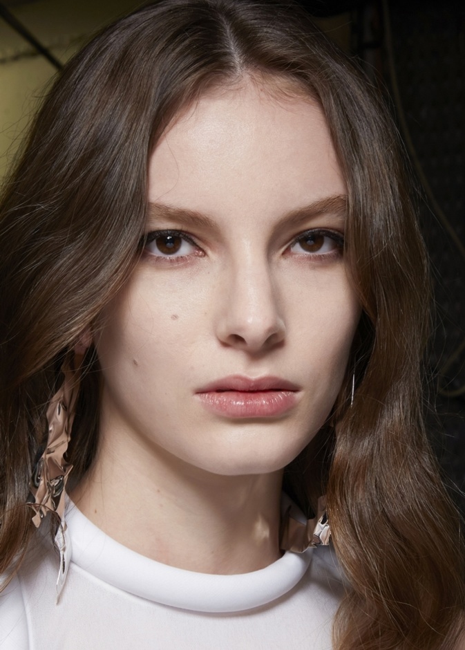 الخطوات الكاملة لإستخدام Jade Roller لبشرة متألقة قبل عيد الحب