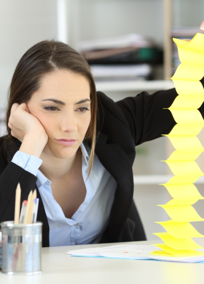  سُلوكيات تُدمر مُستقبلك المهني وتُعيق تقدمك في العمل... تخلصي منها فورًا