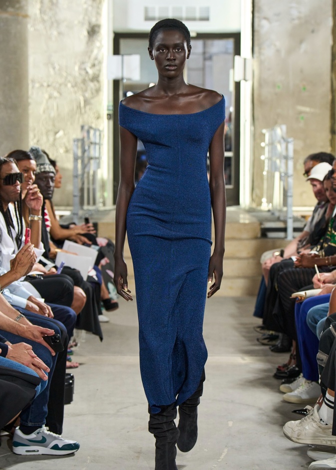 تألقي بصيحة الدنيم بلمسة مميّزة  