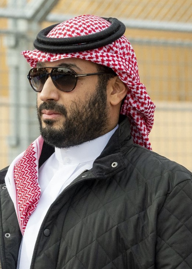 إطلالة ولي العهد السعودي تحتلّ الترند وارتفاع الطلب على الجاكيت