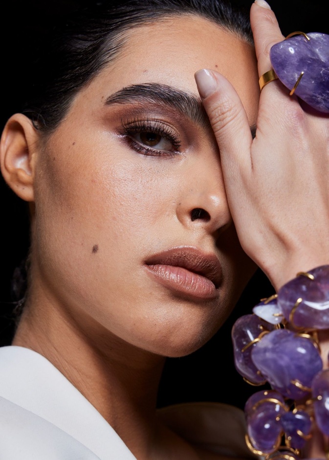 إطلالات جمالية لفتت الأنظار في كواليس عروض الهوت كوتور في باريس 2023