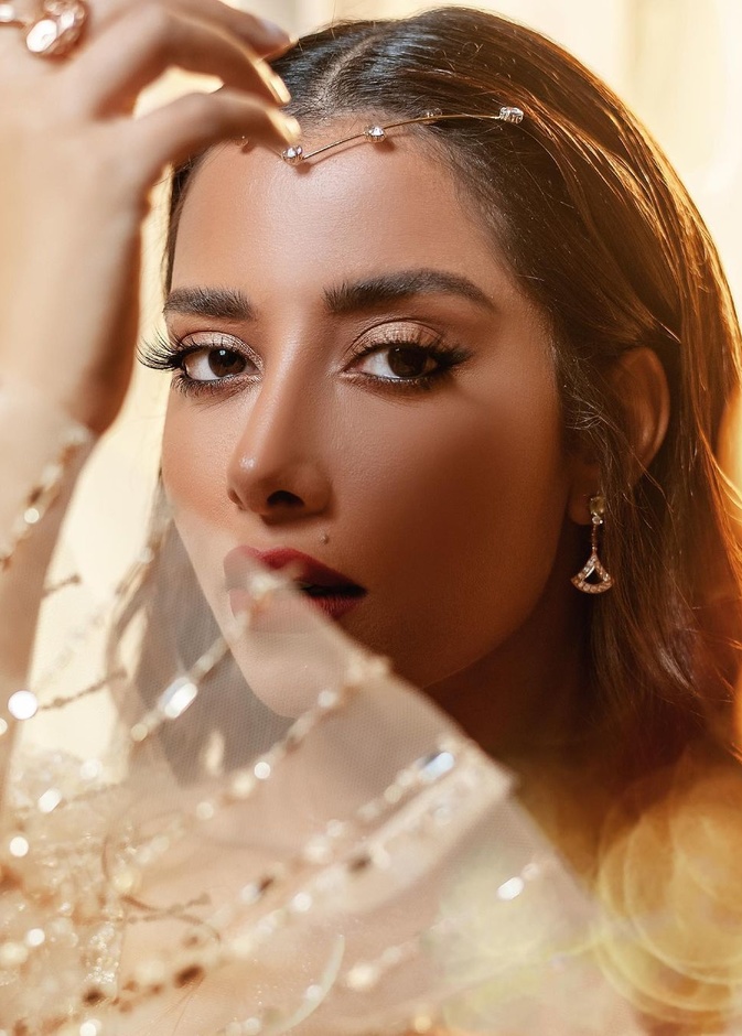 أكسسوارات تناسب صاحبات الشعر الطويل بأسلوب بلقيس فتحي