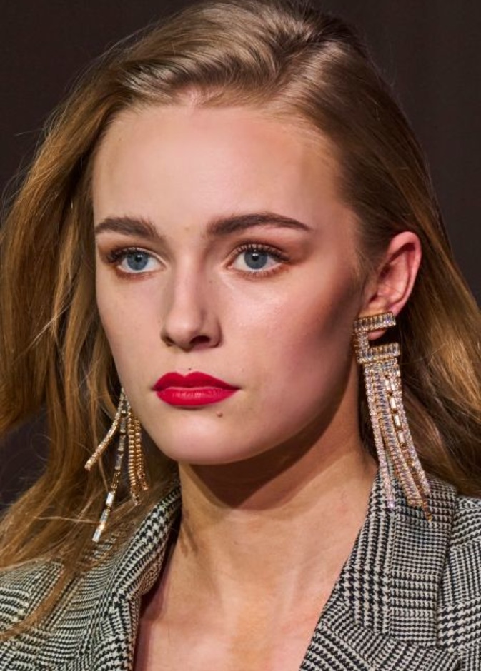 تطبيق البلاشر اللماع لوجهك الدائري من وحي Elisabetta Franchi