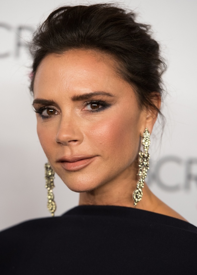  تطبيق الماسك الغني بالفيتامينات بأسلوب Victoria Beckham.jpg