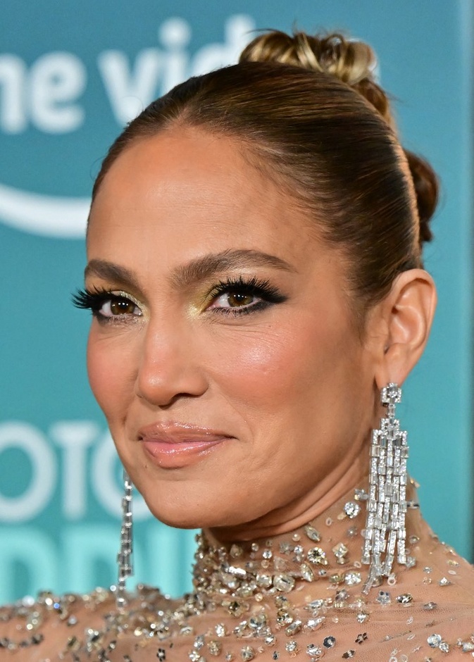 رسمات مكياج وتسريحة شعر إعتمديها بأسلوب جينيفر لوبيز