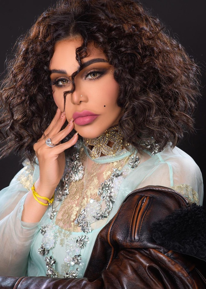 اتجاهات جمالية جريئة لتغيير إطلالتك مع العام الجديد بأسلوب الفنانة أحلام ..إليك ما اعتمدته