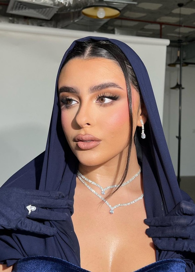 إطلالات جمالية لافتة للمدونة السعودية إيف