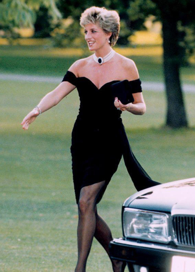  أبرز عناوين الموضة خلال العقود الثلاثة الأخيرة بمناسبة الذكرى اللؤلؤية لتأسيس مجلة "هي"