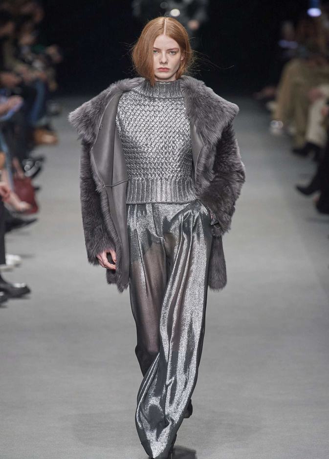 تنسيق الكنزات الصوفية بطريقة تخفي البطن