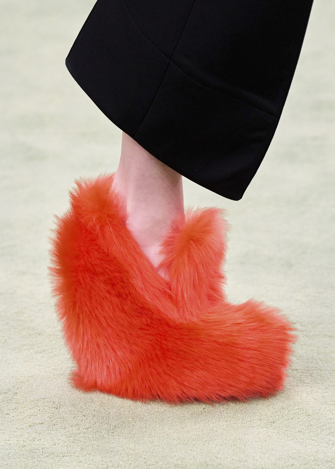 أحذية الفرو العصرية اعتمديها في كافة المناسبات