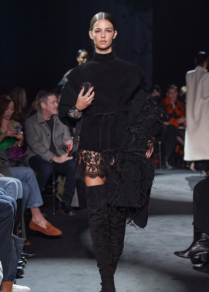 اختاري الياقة العالية لاطلالات راقية في شتاء 2023