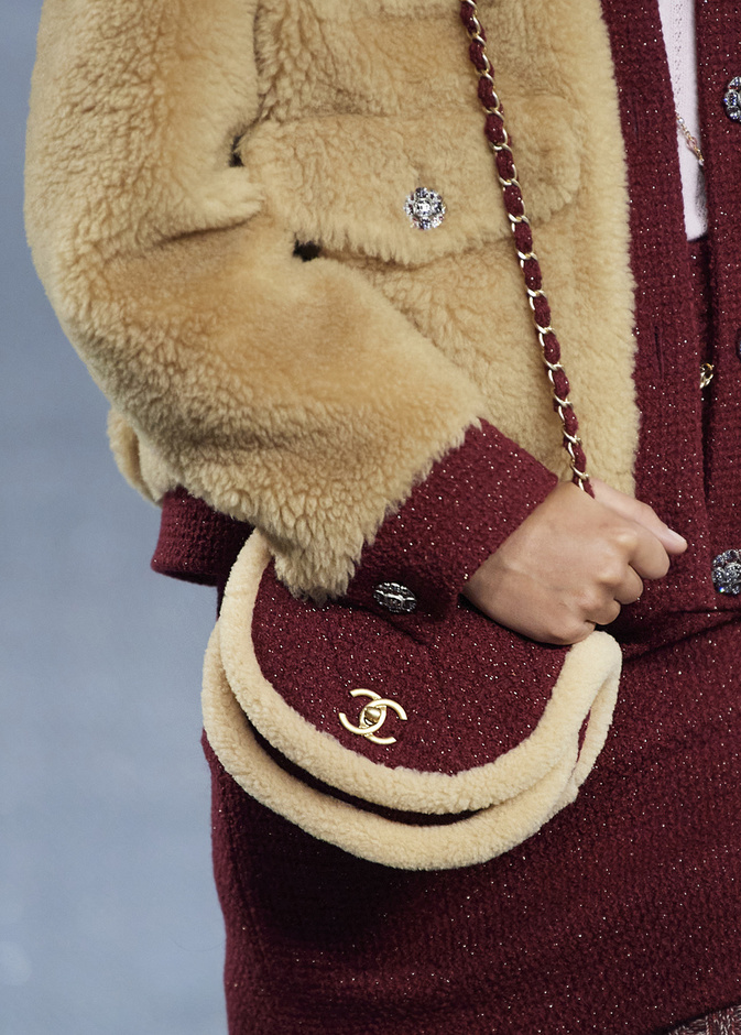 حقائب عصرية تناسب قصيرات القامة