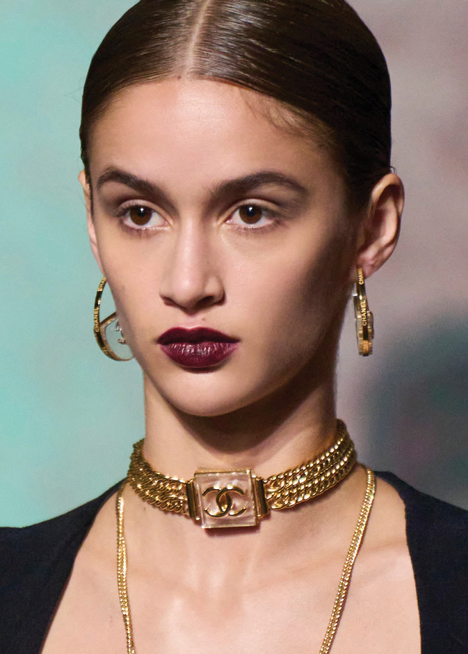 اتجاهات جمالية عصرية تنبثق من خشبات العروض لربيع صيف 2023 .. هل تجرؤين على إعتمادها؟