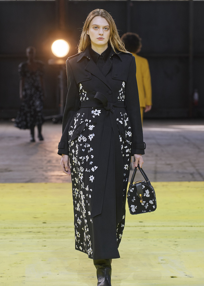  أجمل تصاميم معاطف ماكسي للنساء المححبات