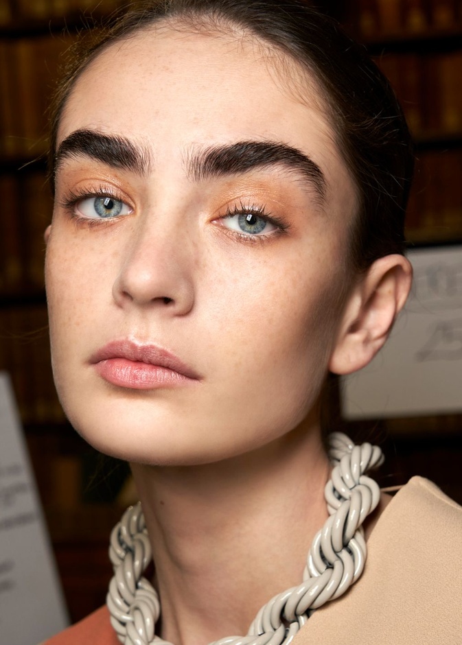 البقع الشمسية على البشرة .. أسبابها وأهم طرق معالجتها