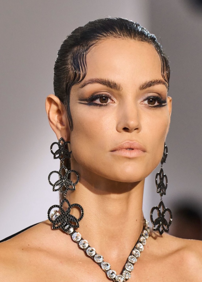 صيحات جمالية سترافقنا في شتاء 2023 ..اتبعي خطوات تطبيقها