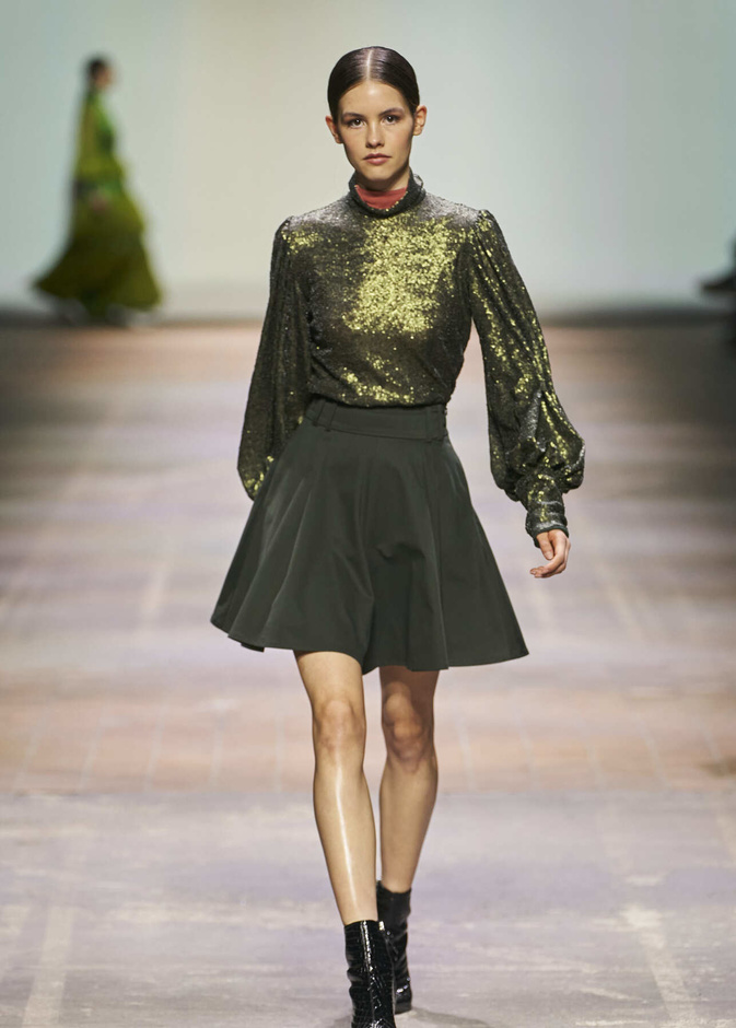 صيحة التوبات البراقة قطع جريئة وأنيقة