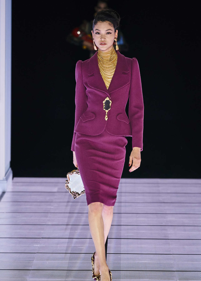 موضة التايور الكلاسيكي تعود الى الواجهة