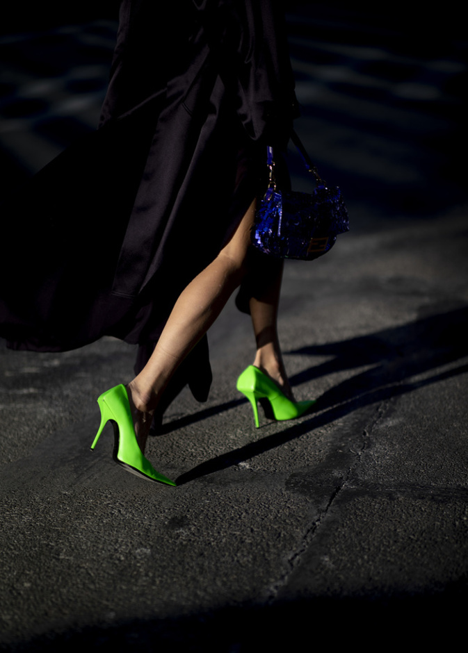 أحذية بألوان الفليو صيحة خريفية لافتة لهذا الموسم 